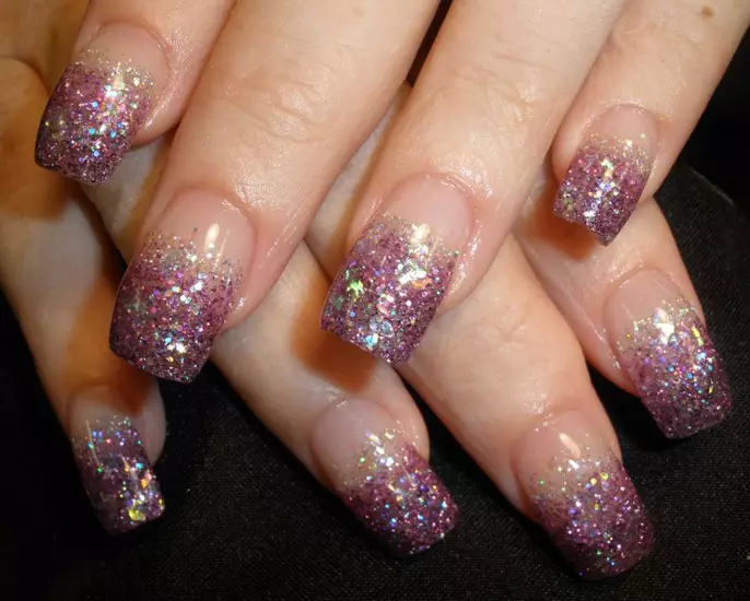 I-manicure gel laca ene-lequins (iifoto ezingama-93): Uyilo lwezipikili ezimnyama nezibomvu ngokutshiza. Ungayinyanzelisa njani ipinki okanye i-sparkles engabonakaliyo? 24233_43