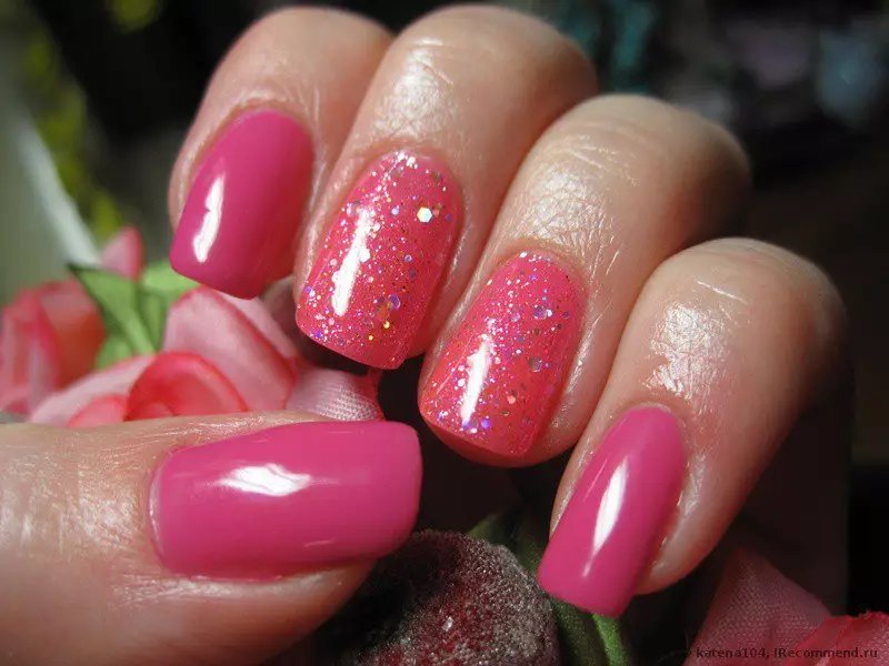 Manicure gel Laca na sequins (93 foto): imewe nke oji na-acha uhie uhie na shimmer. Kedu otu esi etinye akwụkwọ pink ma ọ bụ transperent? 24233_72