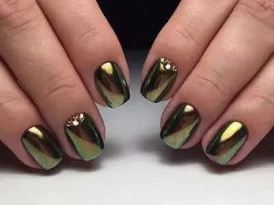 Manicura con xemelgo laca de xiper (91 fotos): como usar o wipping en barniz negro ou branco? Deseño de manicura vermella e rosa 24237_22