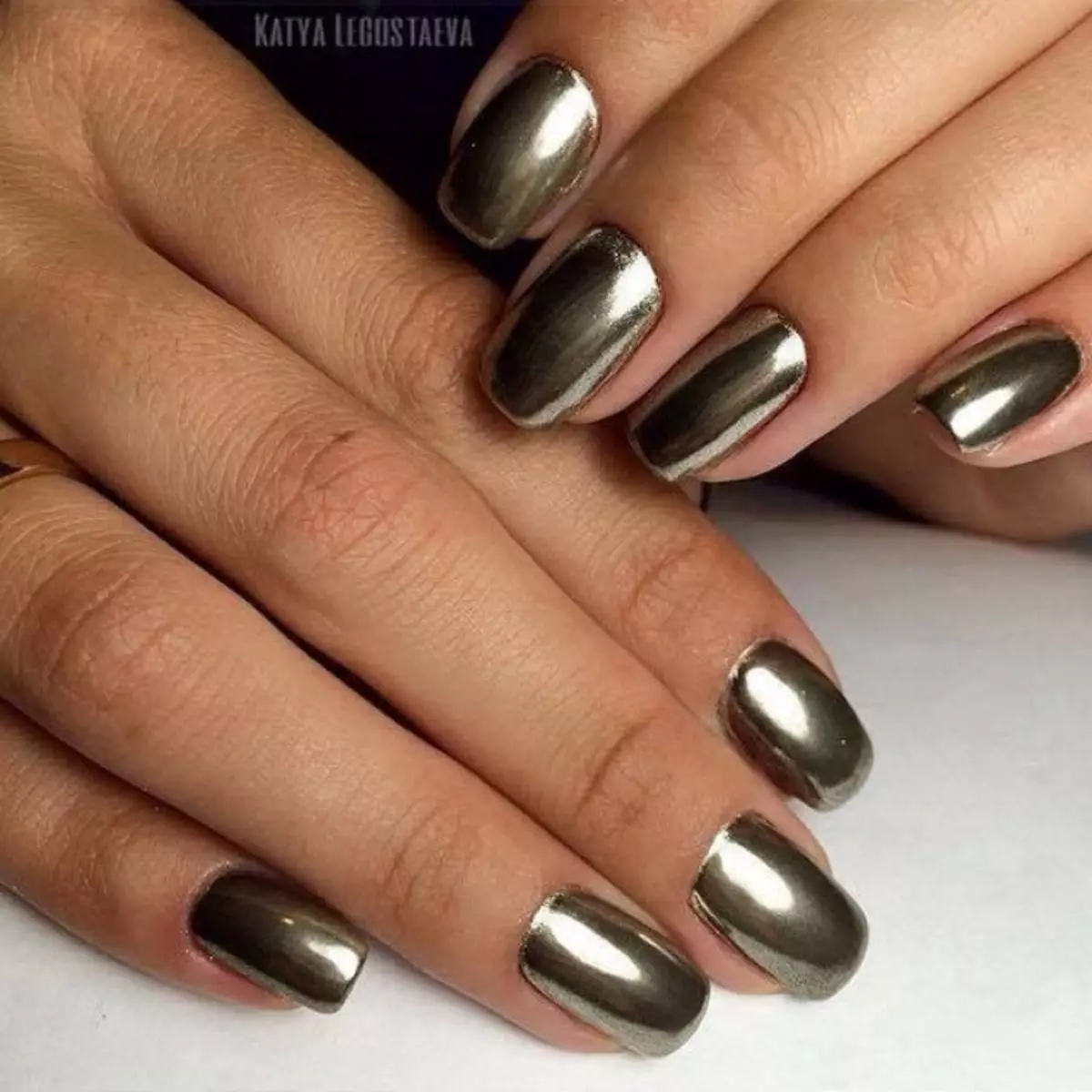 Manicure le Wiper Gel lacquer (Litšoantšo tse 91): Tsela ea ho hlakola tse ntšo kapa tse tšoeu haholo? Moralo oa manicure e khubelu le ea pinki 24237_38