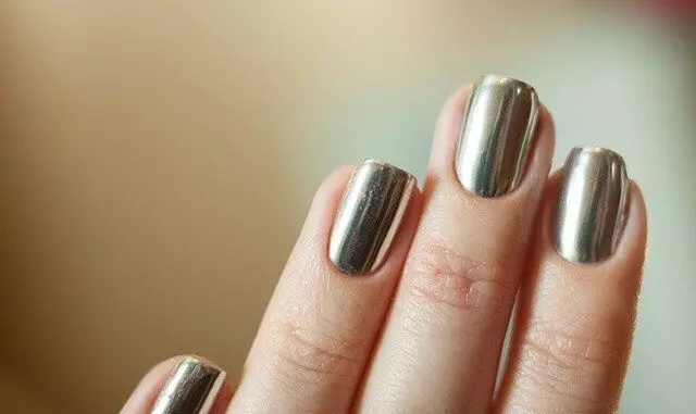 Maniküür klaasipuhasti Gel Lacquer (91 fotot): Kuidas kasutada WiPgging must või valge lakk? Punase ja roosa maniküüri disain 24237_40