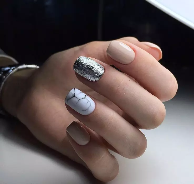 Manicure med Wiper Gel Laker (91 Billeder): Sådan bruges WiPGing på sort eller hvid lak? Design af rød og lyserød manicure 24237_46