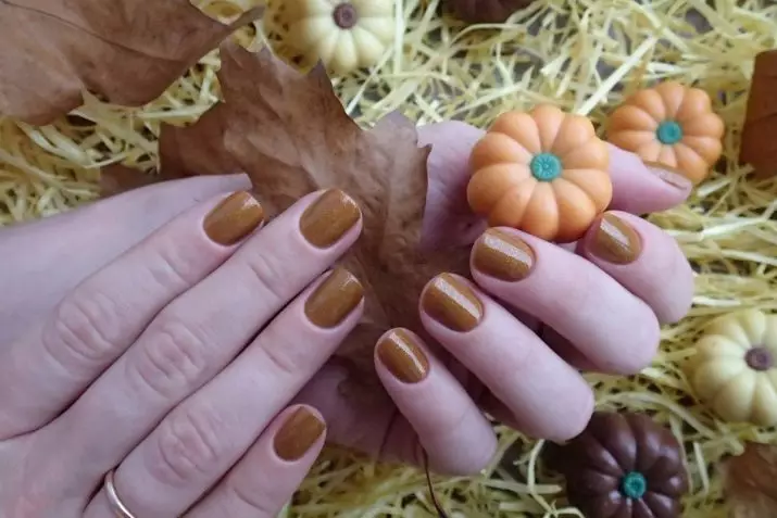 Nail design with gel lacquer in autumn 2021 (74 photos): ideas and colors of autumn manicure, novelties shades of coating, popular topics in design 24244_2
