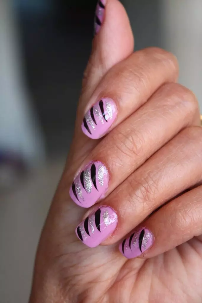 Simple drawings on nails with gel varnish for beginners (99 photos): How to draw simple patterns at home? The easiest manicure options 24251_6