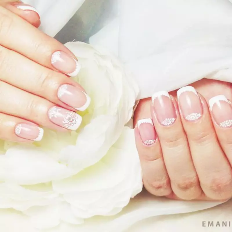 manicure Wedding gel, varnish (44 photos): ແນວຄວາມຄິດສໍາລັບການອອກແບບຕະປູຂອງ bride ໄດ້ໄດ້ 24258_11