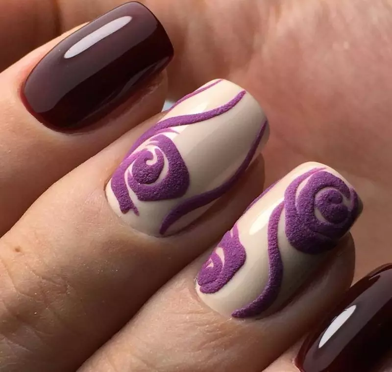 Flors en les ungles amb laca de gel (63 fotos): com dibuixar roses a pas gela-laca humida a pas? Idees de disseny de manicura 24259_38