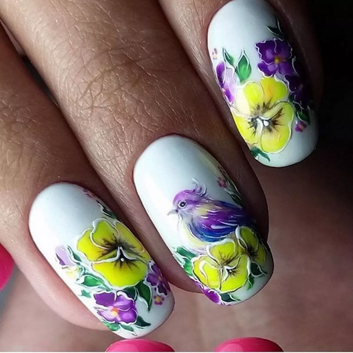 Flors en les ungles amb laca de gel (63 fotos): com dibuixar roses a pas gela-laca humida a pas? Idees de disseny de manicura 24259_47