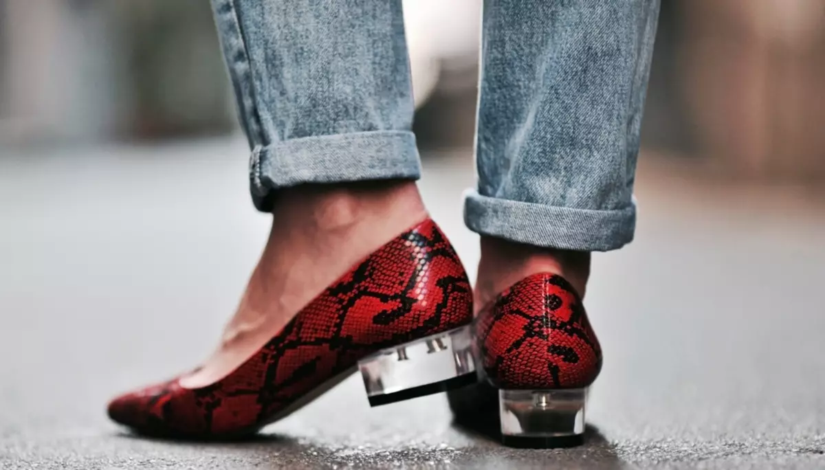Silikon Uçlu Ayakkabılar (64 Fotoğraf): Yanlarda şeffaf ekler, onlar hakkında yorumlar, 2425_24