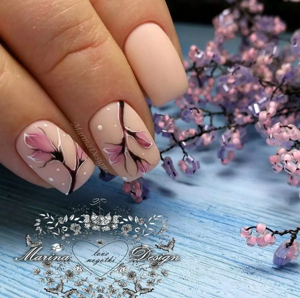 Сакура на ногтях. Цветы на ногтях. Маникюр с цветами. Красивые маникур с цветочками. Весенние ногти.