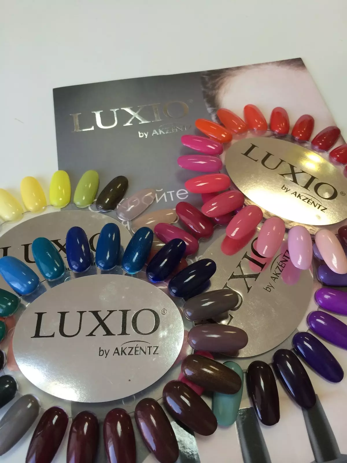 Гель-лак Luxio (70 фото): склад і палітра кольорів. Як виглядає покриття Blush на нігтях? Відгуки майстрів 24262_47