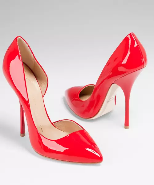 Zapatos rojos de barniz (56 fotos): Qué usar los botes lacados de las mujeres y los modelos de horquilla 2432_30