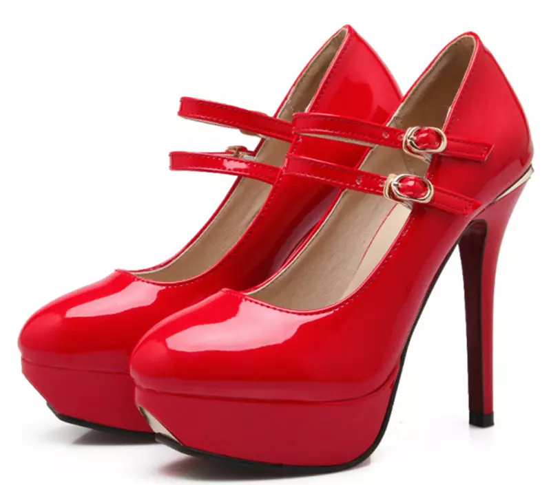 Zapatos rojos de barniz (56 fotos): Qué usar los botes lacados de las mujeres y los modelos de horquilla 2432_48