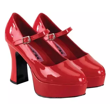 Lakk røde sko (56 bilder): Hva å bære kvinners lakkerte båter og hårnålmodeller 2432_50