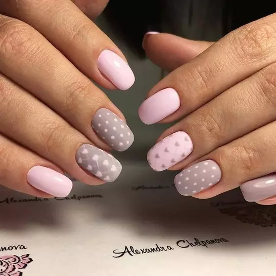 Plottime flower shellac kwi izikhonkwane (47 iifoto): indibanisela umbala elubala simthubi, mnyama okanye oluhlaza. Indlela amalungiselelo manicure emibalabala? 24340_13