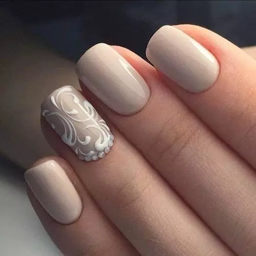 Plottime Flower Shellac na paznokciach (47 zdjęć): połączenie przezroczystego koloru z żółtym, czarnym lub niebieskim. Jak zorganizować wielokolorowe manicure? 24340_8