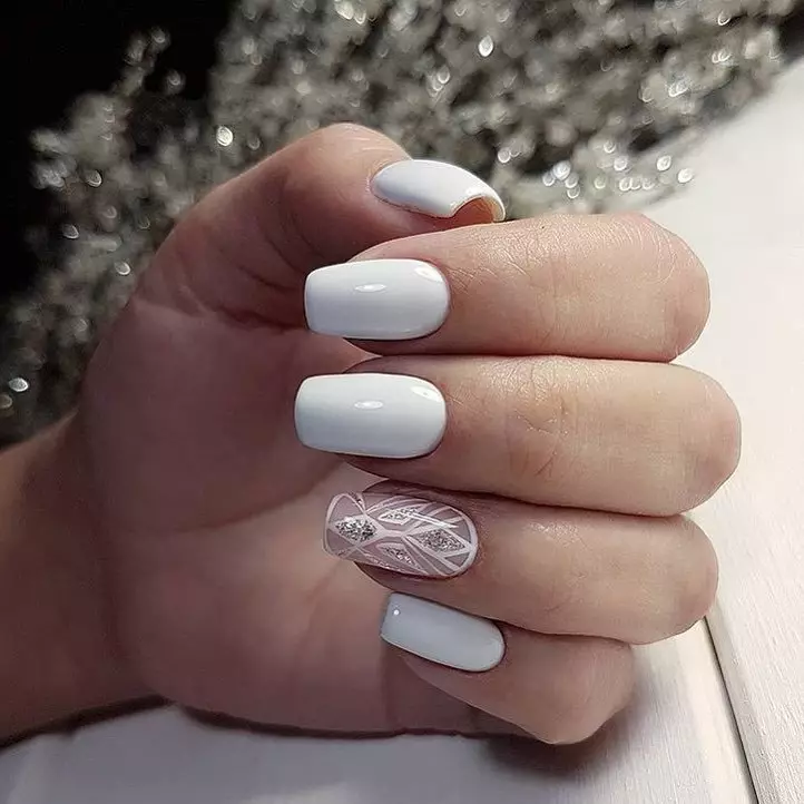 Shellac bianco sulle unghie (32 foto): Design di manicure in tonalità bianche e rosse e bianche 24341_20