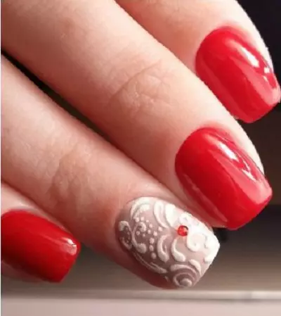 Hvid shellac på neglene (32 billeder): Design af manicure i hvide og røde og hvide nuancer 24341_29