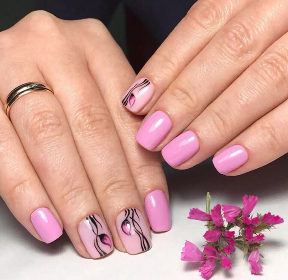 Названия дизайнов ногтей. Розовый маникюр. Розовые ногти. Красивый розовый маникюр. Маникюр в розовых тонах на короткие ногти.