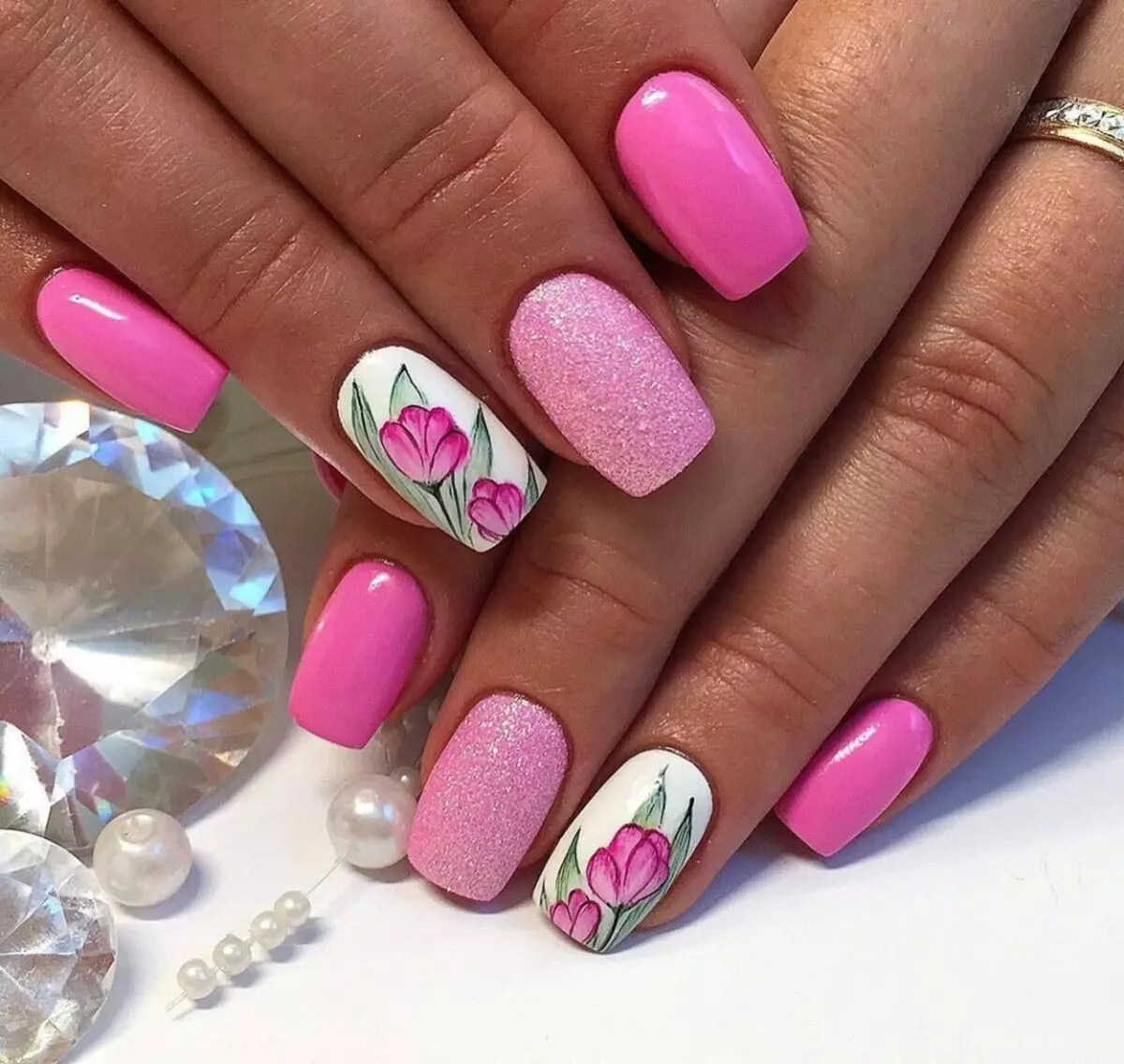 Мода дизайна ногтей. Розовый маникюр. Розовые ногти. Летние ногти. Яркий розовый маникюр.