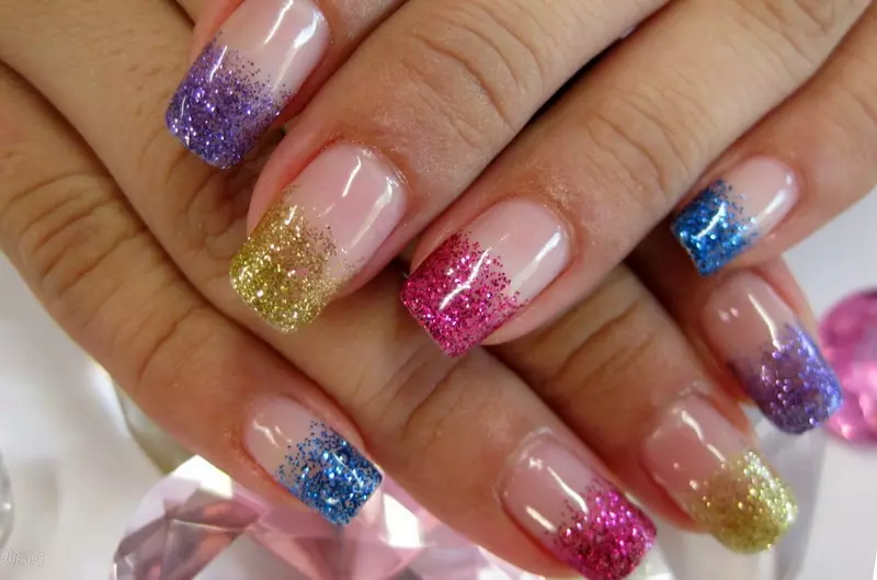 Pháp làm móng tay Shellac (72 ảnh): Làm thế nào để thiết kế móng tay Pháp ở nhà? Tùy chọn với lớp phủ đơn giản và có hoa văn 24353_55