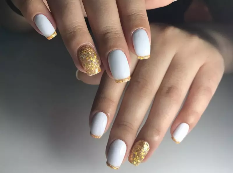 Pháp làm móng tay Shellac (72 ảnh): Làm thế nào để thiết kế móng tay Pháp ở nhà? Tùy chọn với lớp phủ đơn giản và có hoa văn 24353_9