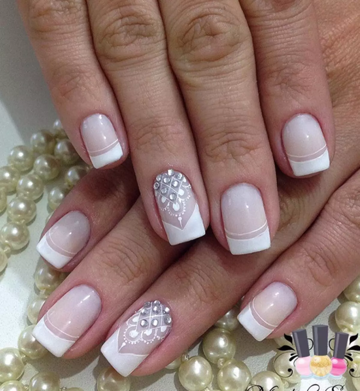 Manicure bianca con strass (47 foto): Design per unghie con vernice con l'aggiunta di pietre 24360_15