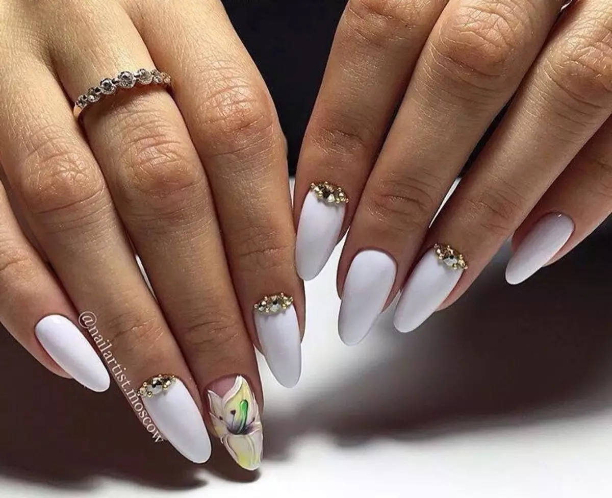 Weiß Nageldesign (65 Fotos): white Maniküre Ideen mit lila und lila Einsätzen 24361_14