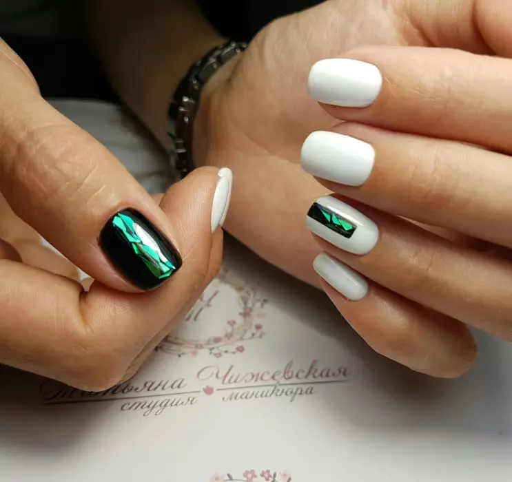 Weiß Nageldesign (65 Fotos): white Maniküre Ideen mit lila und lila Einsätzen 24361_23