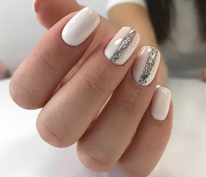 Weiß Nageldesign (65 Fotos): white Maniküre Ideen mit lila und lila Einsätzen 24361_8