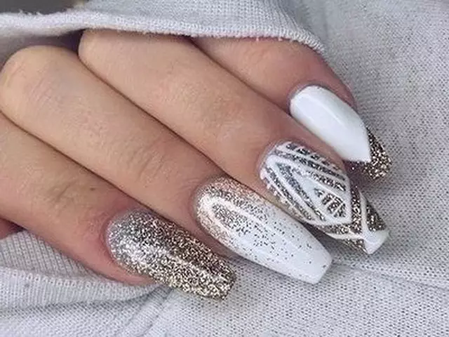 Manicure bianca con argento (61 foto): design in chiodo bianco-bianco con cuore d'argento 24362_12