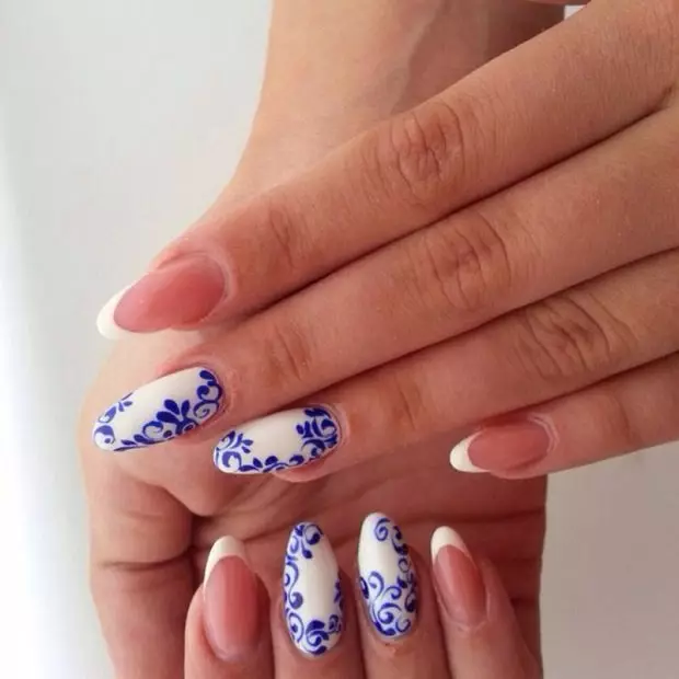 Mang manicure - na-acha anụnụ anụnụ na-acha ọcha (57 foto): Ntinye elu na acha anụnụ anụnụ na acha ọbara ọbara, mara mma na-acha anụnụ anụnụ na usoro na-acha anụnụ anụnụ na-acha anụnụ anụnụ na rhinestones 24365_15