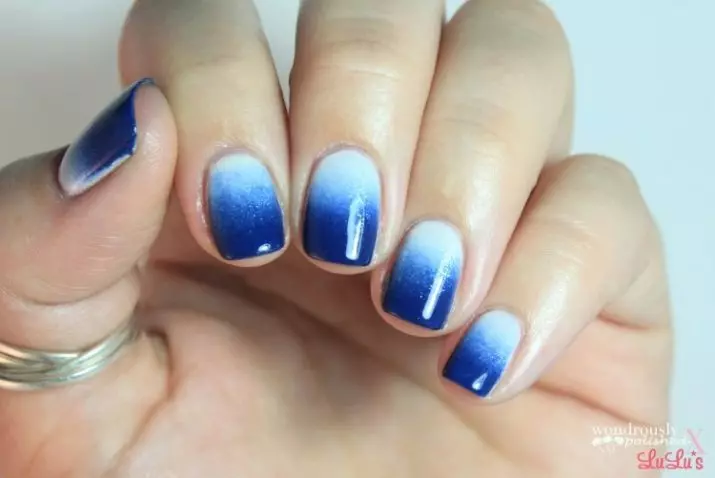 Maniküre - blau mit Weiß (57 Fotos): Nagelgestaltung mit blauen und roten, schönen Zeichnungen und Mustern mit dunkelblauem Lack mit Strasssteinen 24365_21