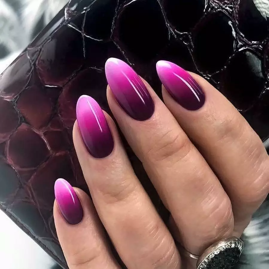 Purple na manicure nyeupe (picha 18): Lilac msumari design 24367_10
