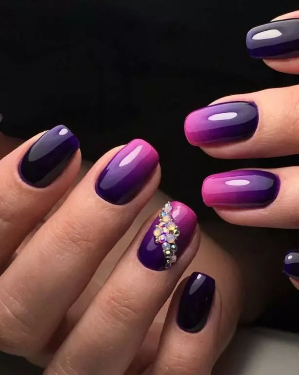 Pherese le manicure e tšoeu (linepe tse 18): Lilac Nail 24367_12