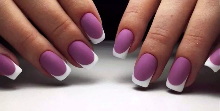 Purple na may puting manikyur (18 mga larawan): Lilac Nail Design 24367_8
