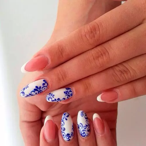 Zdjęcia na białych paznokciach (72 zdjęcia): Manicure z kwiatami i paskami 24371_69
