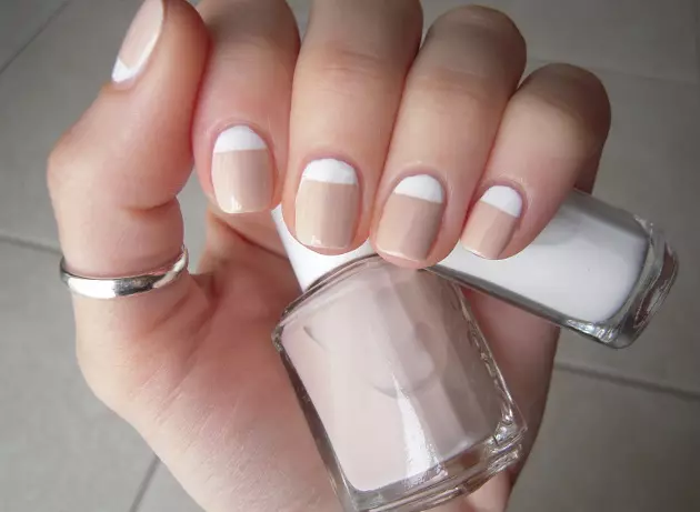 Beige manicure (165 photos): nail design with varnish color beige and caramel, gentle beige-blue option 24373_117