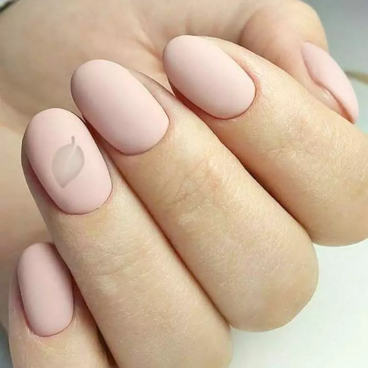 Beige manicure (165 photos): nail design with varnish color beige and caramel, gentle beige-blue option 24373_124