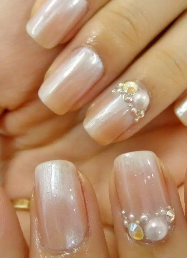 Beige manicure (165 photos): nail design with varnish color beige and caramel, gentle beige-blue option 24373_155
