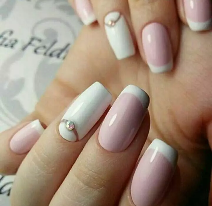 Beige Fenc op de nagels (27 foto's): de beste tinten melk Franse manicure 24375_18