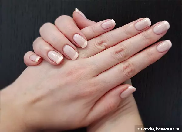 I-Beige Frenc kwizipikili (izithombe ezingama-27): Izithunzi ezinhle kakhulu zobisi lwaseFrance Manicure 24375_24