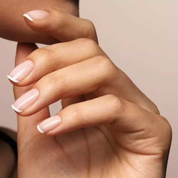 I-Beige Frenc kwizipikili (izithombe ezingama-27): Izithunzi ezinhle kakhulu zobisi lwaseFrance Manicure 24375_9