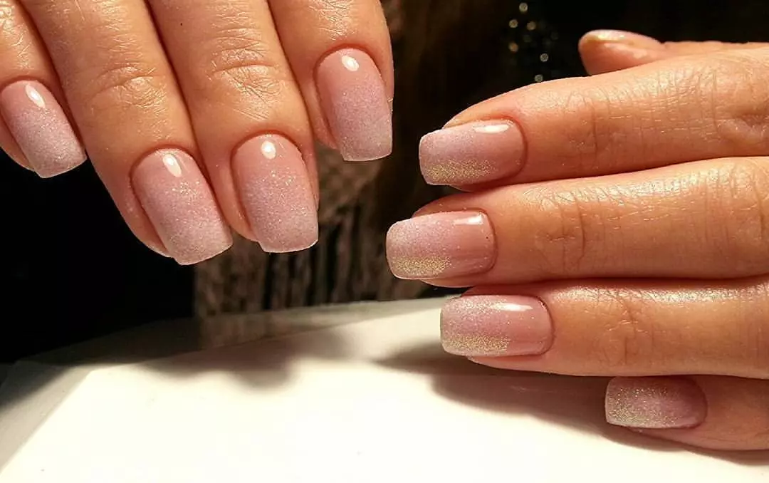Body manicure: (55 photos): Matte design of short nails with varnish of corporal color, manicure under the tan with a pattern and sparkles 24379_15