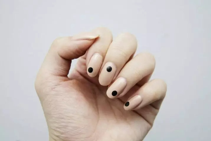 Body manicure: (55 photos): Matte design of short nails with varnish of corporal color, manicure under the tan with a pattern and sparkles 24379_22