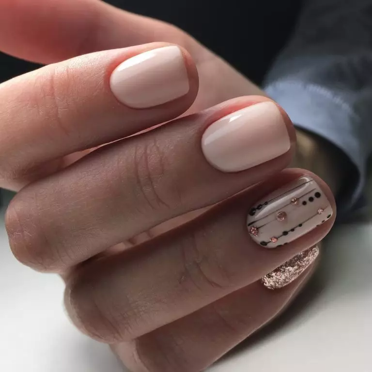 Body manicure: (55 photos): Matte design of short nails with varnish of corporal color, manicure under the tan with a pattern and sparkles 24379_50