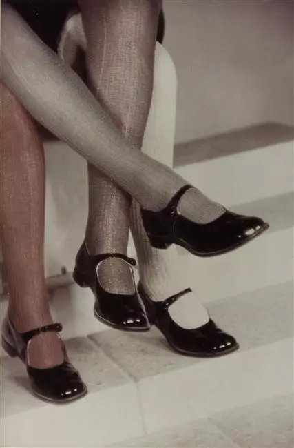 Bir tutturucu (41 fotoğraf) olan ayakkabılar: ayak bileği üzerinde ayak bileği, ayak bileği ve bacaklar etrafında bir tutamakat ile kadın modelleri 2437_18