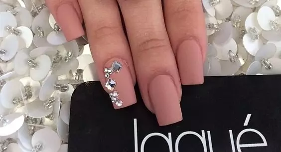 Manicura lleugera Matte (52 fotos): disseny d'ungles de colors brillants 24380_14