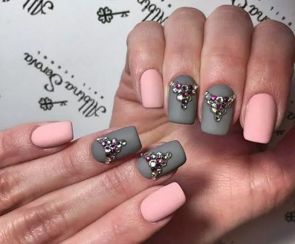 Light Matte Manicure (52 φωτογραφίες): Σχεδιασμός νυχιών σε φωτεινά χρώματα 24380_17