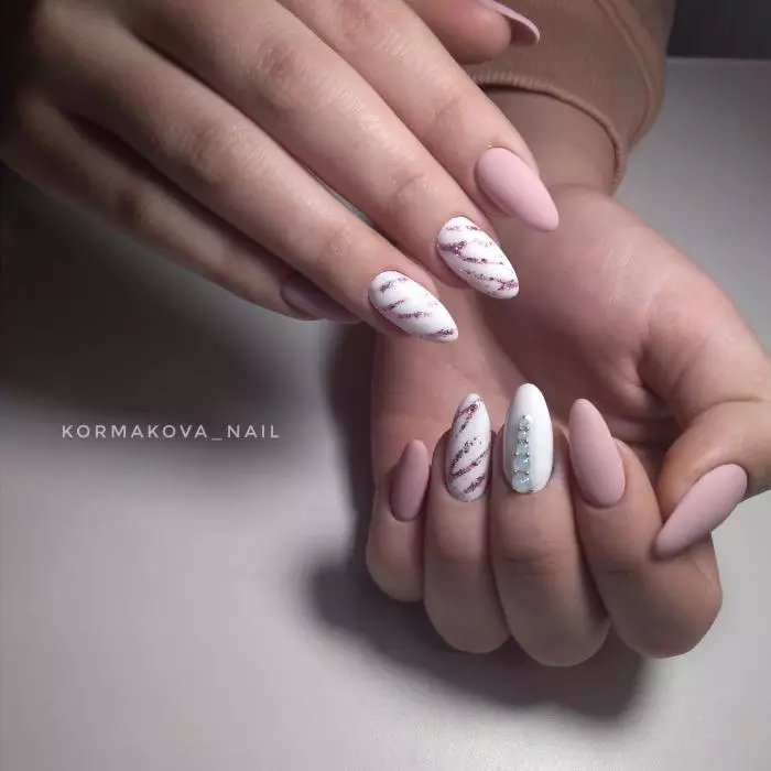 Umucyo Matte Manicure (52 Amafoto): Igishushanyo mbonera cyamabara meza 24380_22