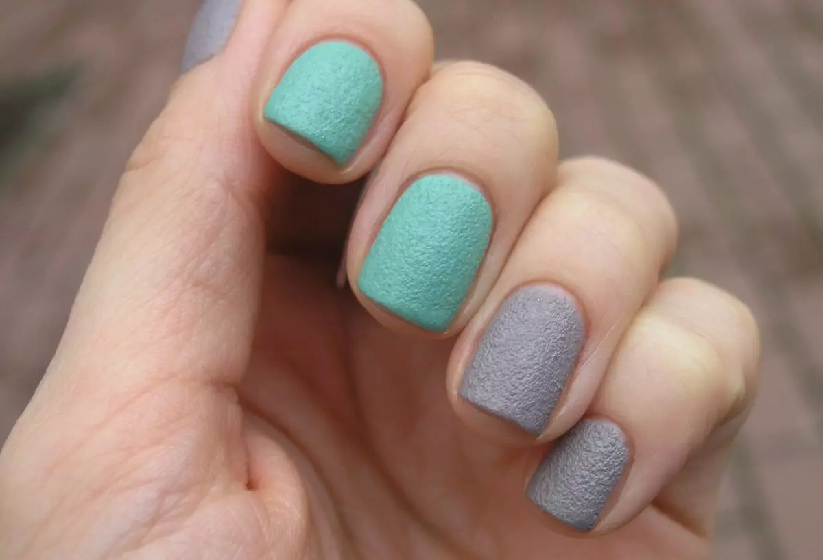 Light Matte Manicure (52 φωτογραφίες): Σχεδιασμός νυχιών σε φωτεινά χρώματα 24380_24